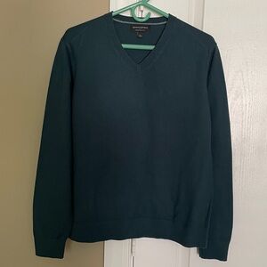 Banana Republic Men’s Premium Luxe Yarn V-Neck Sweater. Size Large.